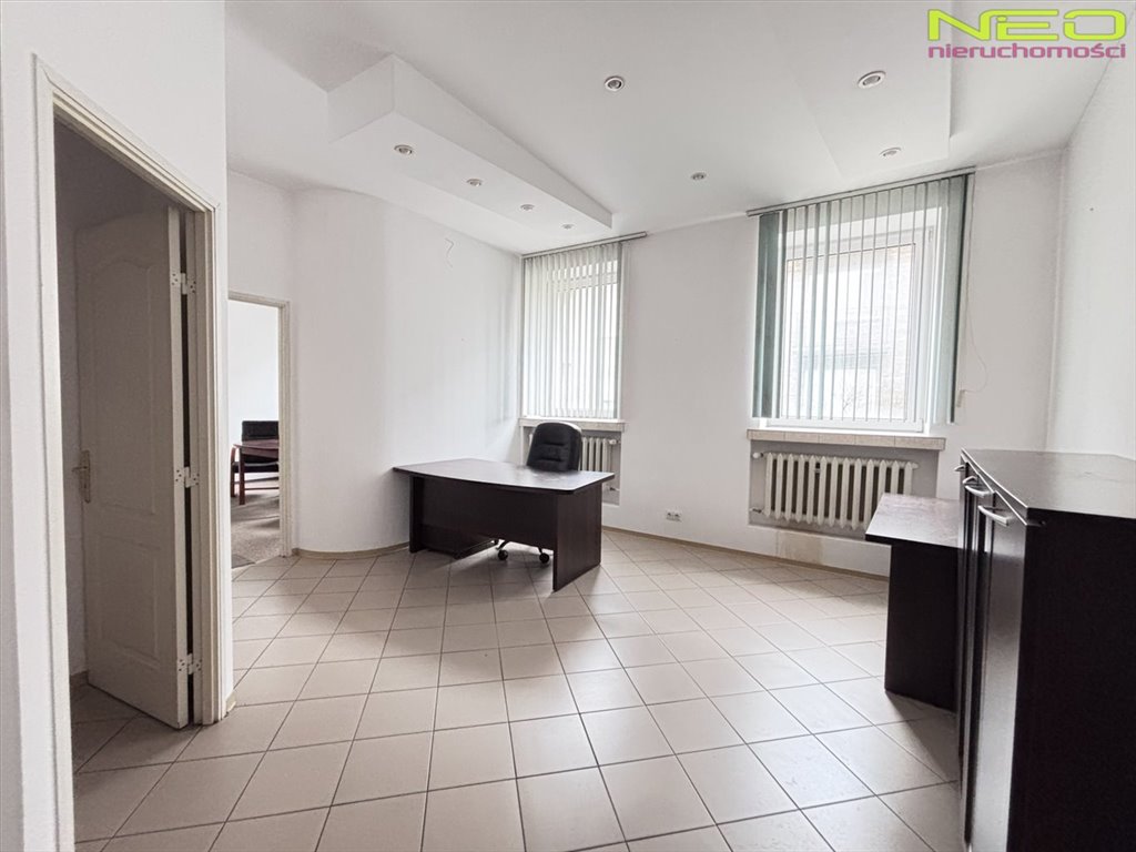 Lokal biurowy 55 m² w centrum Częstochowy - 3 pokoje Częstochowa, Centrum  56m2 Foto 1