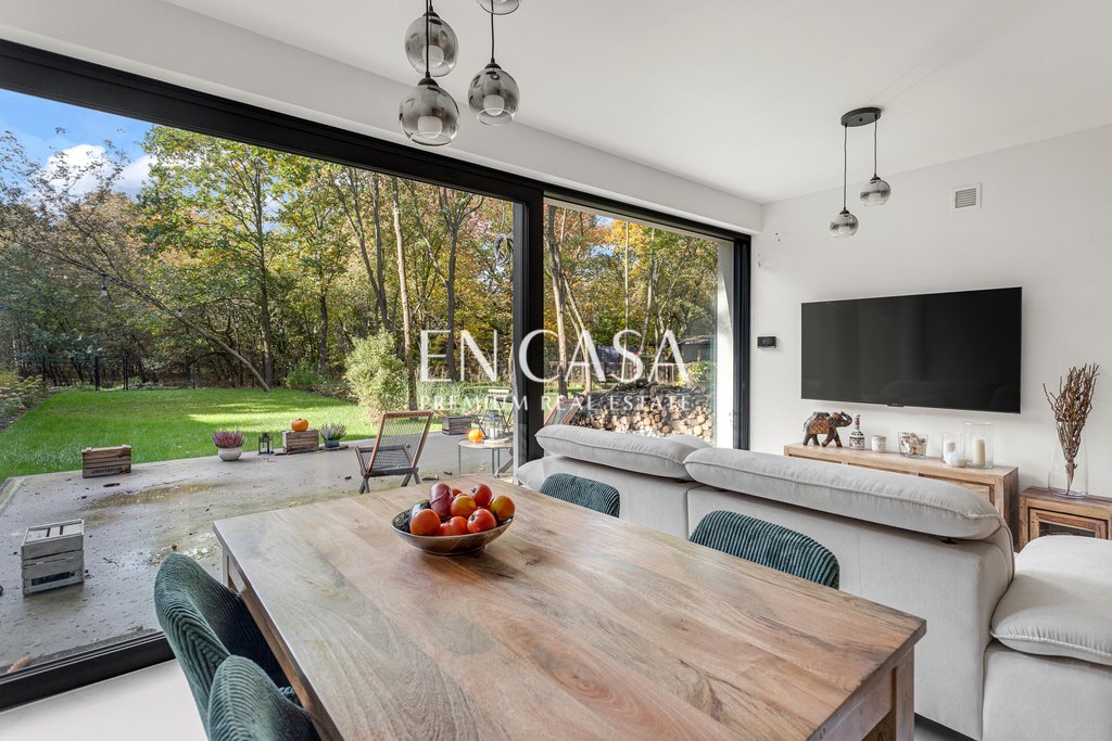 Nowoczesny dom z inteligentnym systemem, garażem i kominkiem Podkowa Leśna  136m2 Foto 1