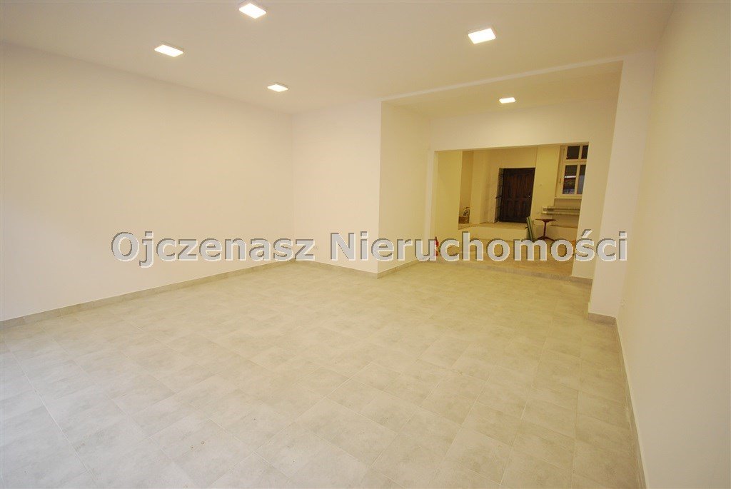 Do sprzedania lokal w centrum Bydgoszczy z witryną i parkingiem Bydgoszcz, Centrum  80m2 Foto 1