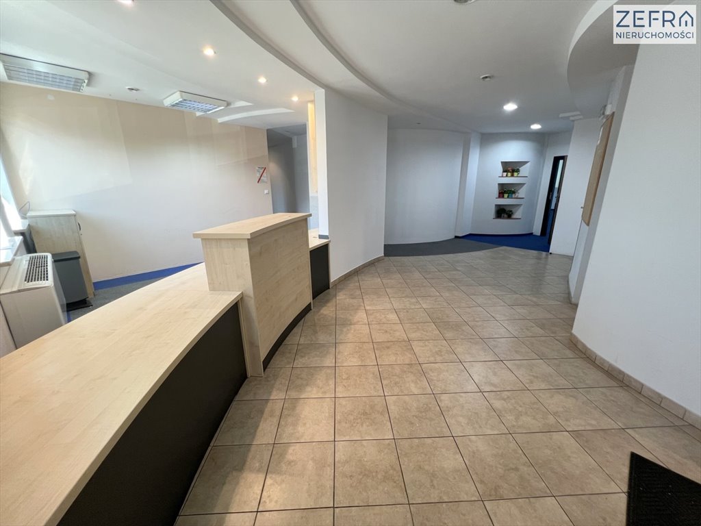Polecam przestronny lokal 243 m² z dużym parkingiem i możliwością adaptacji Kraków, Prądnik Biały  243m2 Foto 1
