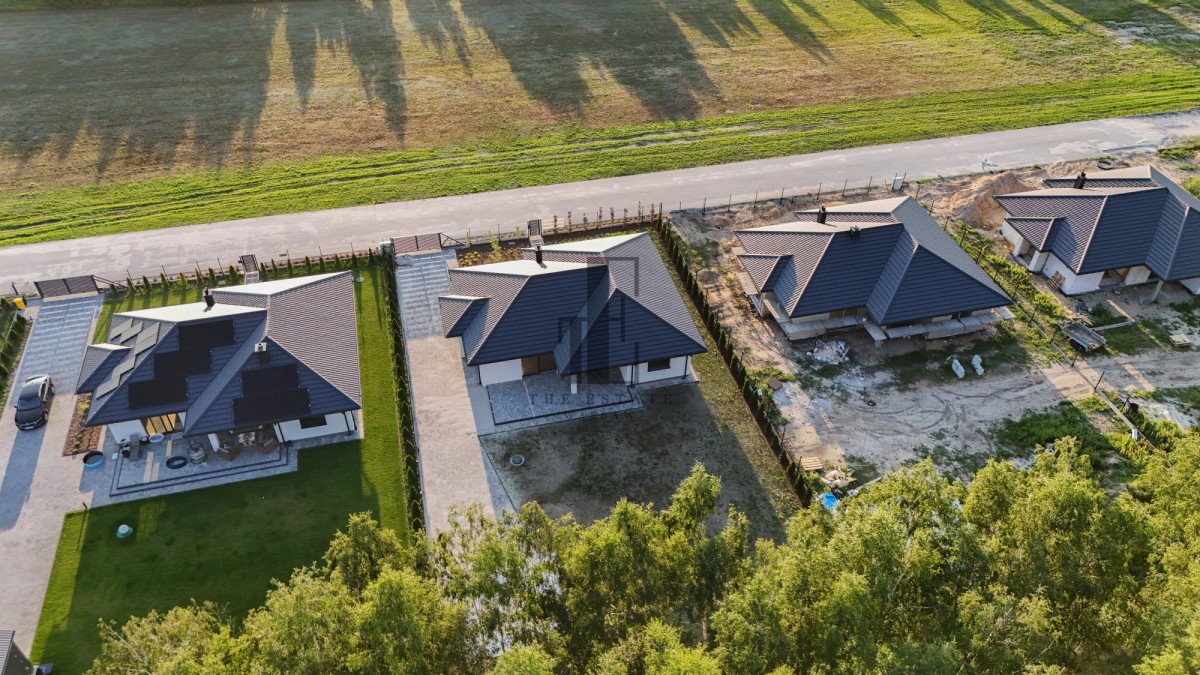 Do sprzedania nowoczesny dom 166 m² z dużą działką w Tłuszczu: Tłuszcz