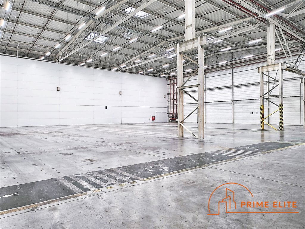 Magazyn 2140 m² z biurem, dokami i ochroną w Ursusie Warszawa, Ursus  2 140m2 Foto 1