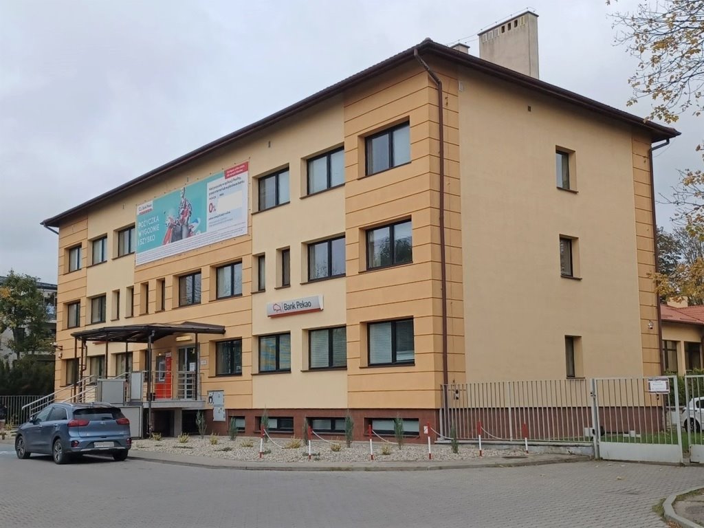 Lokal użytkowy na sprzedaż Krosno, ul. Powstańców Warszawskich 3  1 760m2 Foto 1