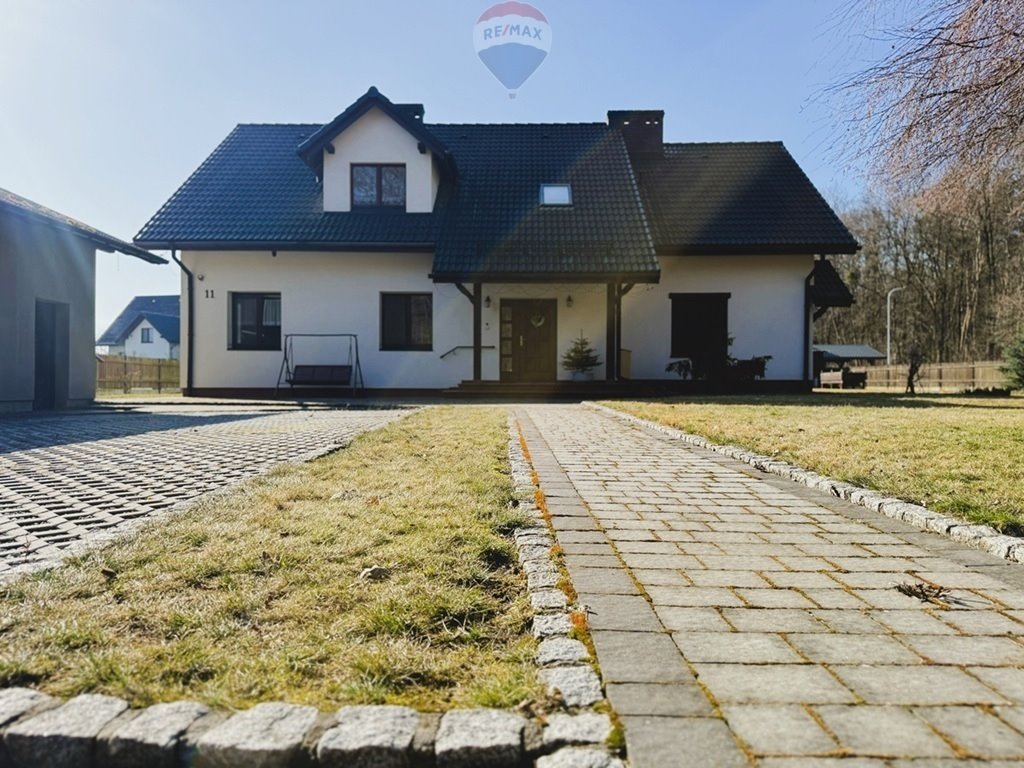 Przestronny dom 207 m² z garażem i ogrodem w Czarkowie Czarków, Sosnowa  207m2 Foto 1