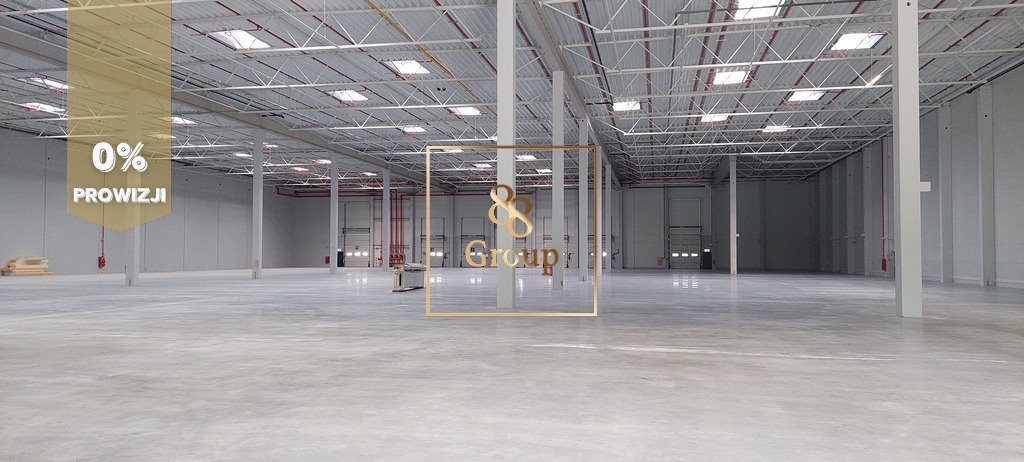 Magazyn 3820 m² z dokami i ogrzewaniem w Łazach Łazy  3 820m2 Foto 1