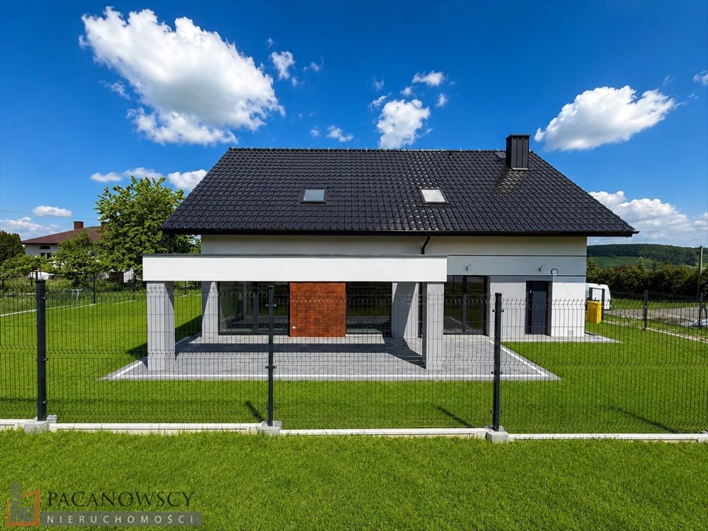Na sprzedaż przestronny dom z garażem i ogrodem w Przybysławicach Przybysławice  204m2 Foto 1