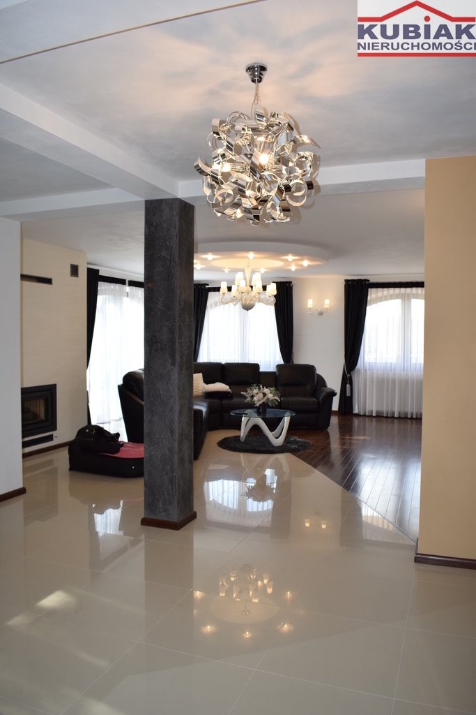 Przestronny dom 387 m² z garażem i ogrodem w Brwinowie Brwinów  387m2 Foto 1