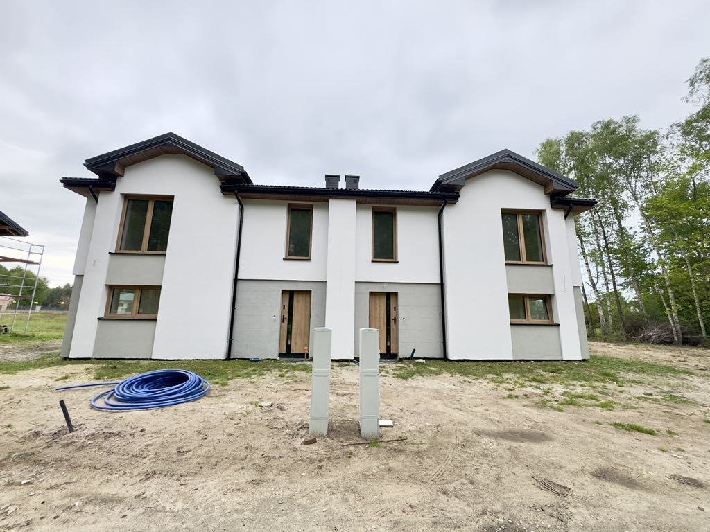 Nowoczesny dom bliźniak z ogrzewaniem podłogowym i energooszczędną pompą Stobierna  85m2 Foto 1