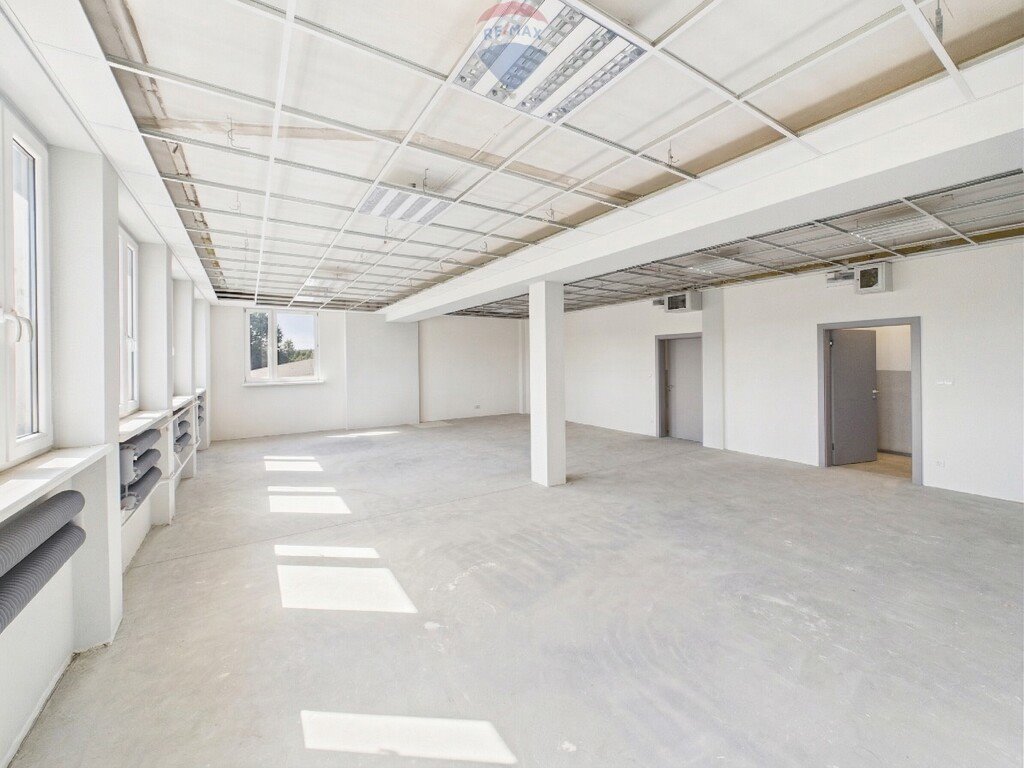 Przestronne biuro 85 m² z windą i parkingiem w Rybniku Rybnik, Sygnały  85m2 Foto 1