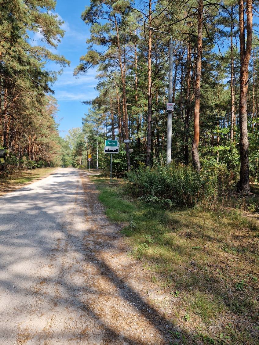 Sprzedam działkę z domem rekreacyjnym w Emowie 70 m², las, media Emów  70m2 Foto 1