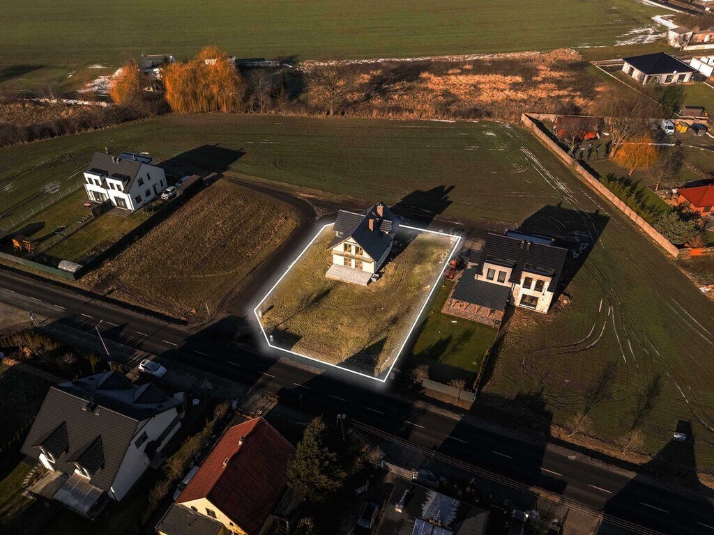 Dom wolnostojący 118m2 z 6 pokojami, garaż, blisko natury Dopiewiec, Szkolna  119m2 Foto 1