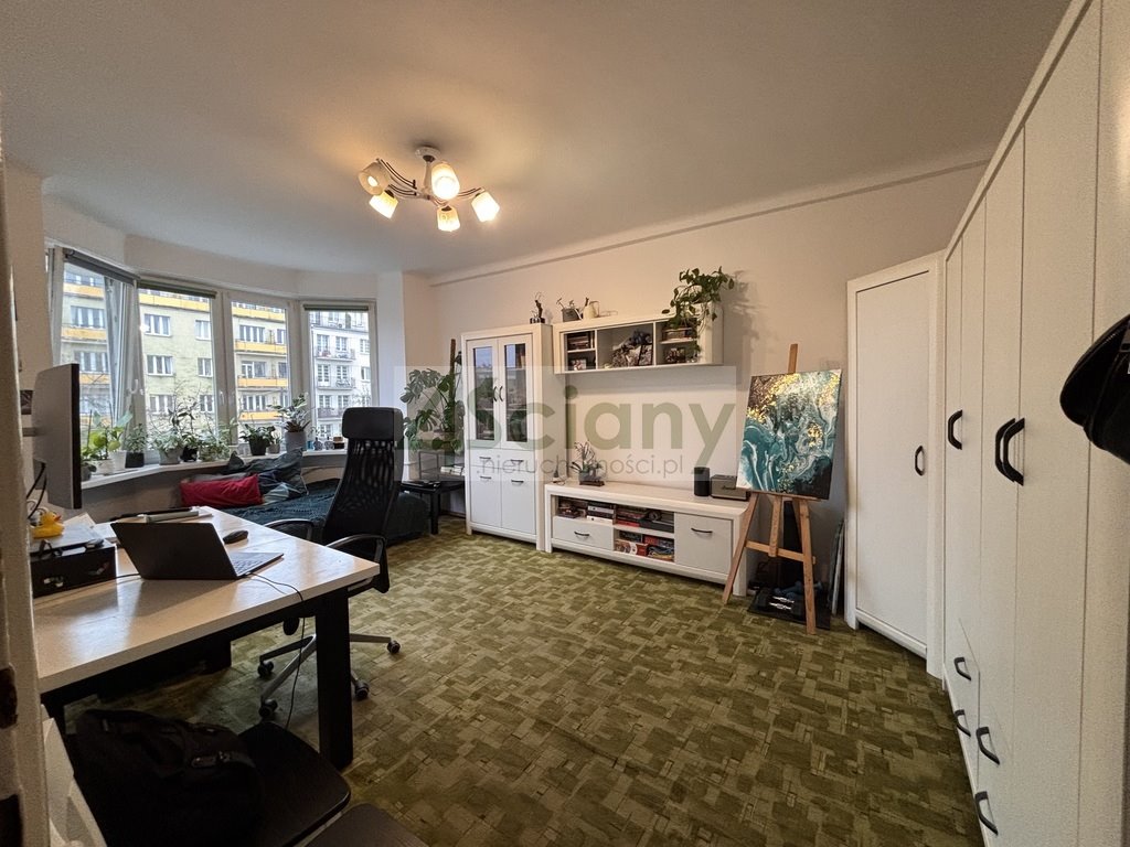 Przestronne 36m² z dużym oknem wykuszowym i pełnym wyposażeniem Warszawa, Praga-Południe, Grochów, al. Jerzego Waszyngtona  36m2 Foto 1