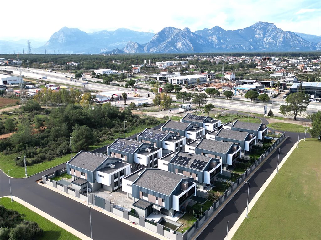 Nowoczesna willa z basenem i 4 sypialniami w Antalya Turcja, Yeşilbayır, Yeşilbayır, Döşemealtı, Antalya  240m2 Foto 1