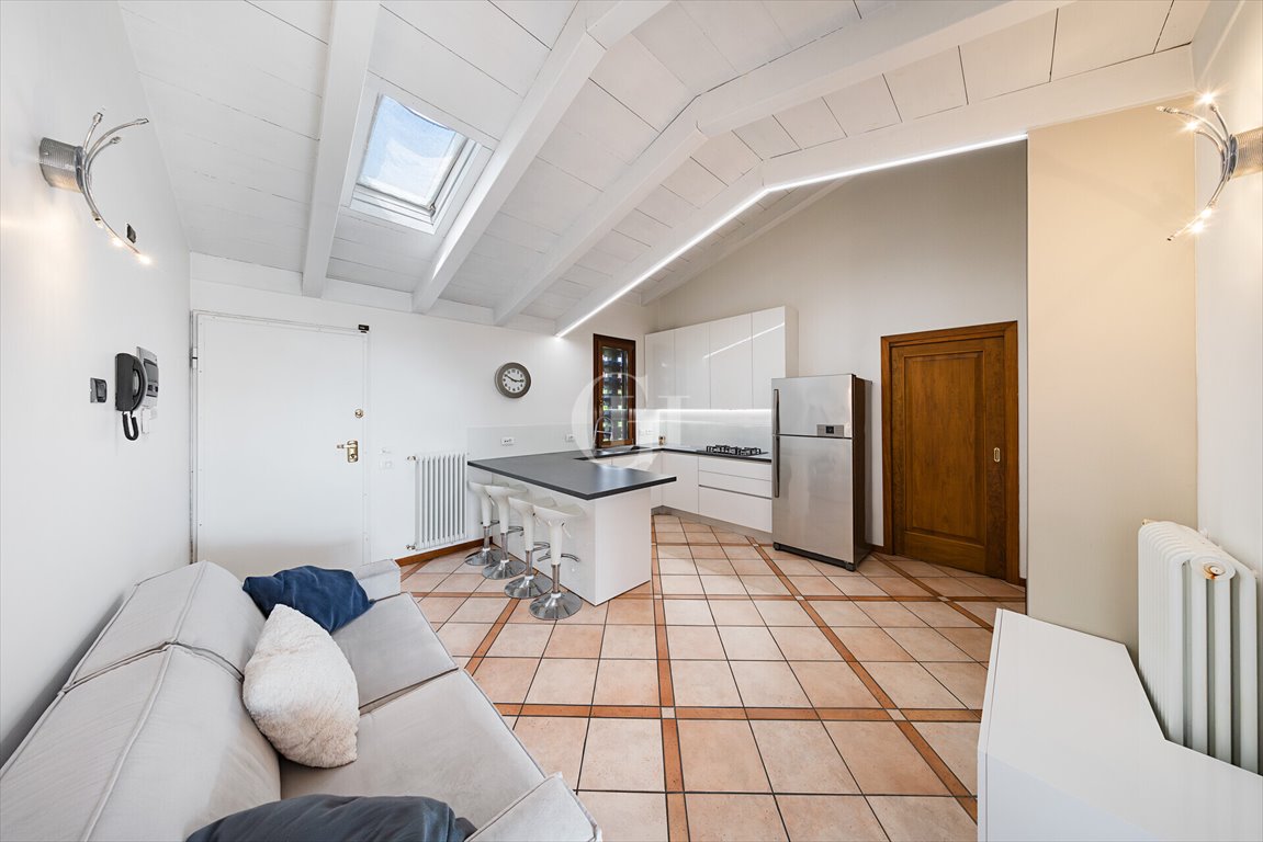 Elegancki apartament z tarasem i widokiem na jezioro Włochy, Padenghe sul Garda  52m2 Foto 1