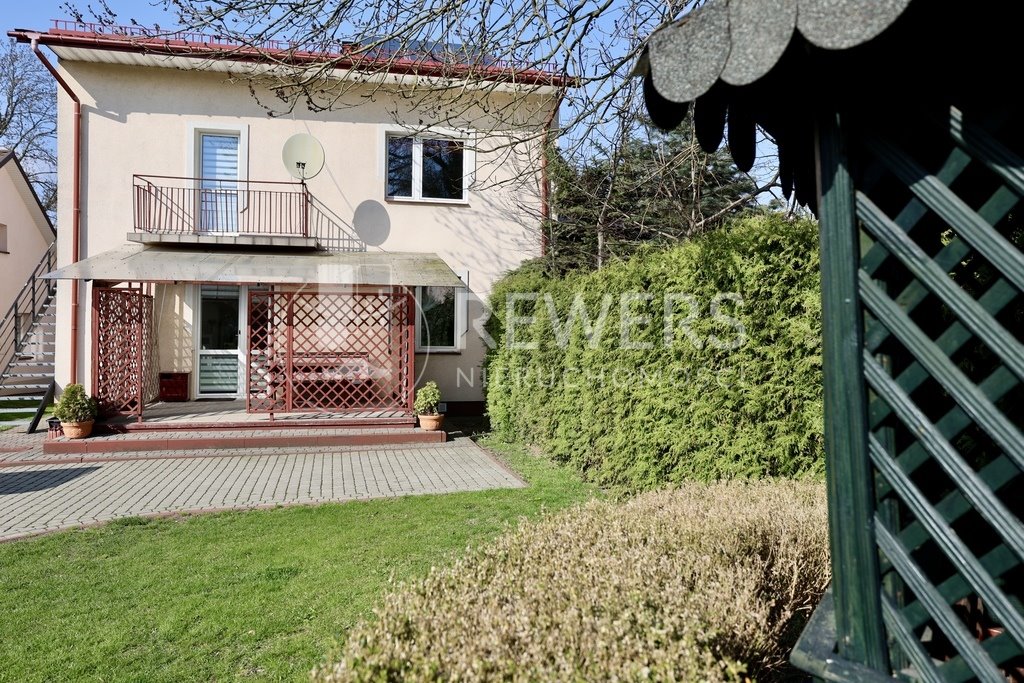 Dom z 2 niezależnymi lokalami i garażem w Bychawie Bychawa  198m2 Foto 1