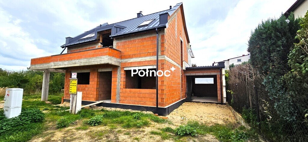 Nowoczesny dom z dużą działką 464 m² w Radomsku Radomsko, Zajazd  190m2 Foto 1