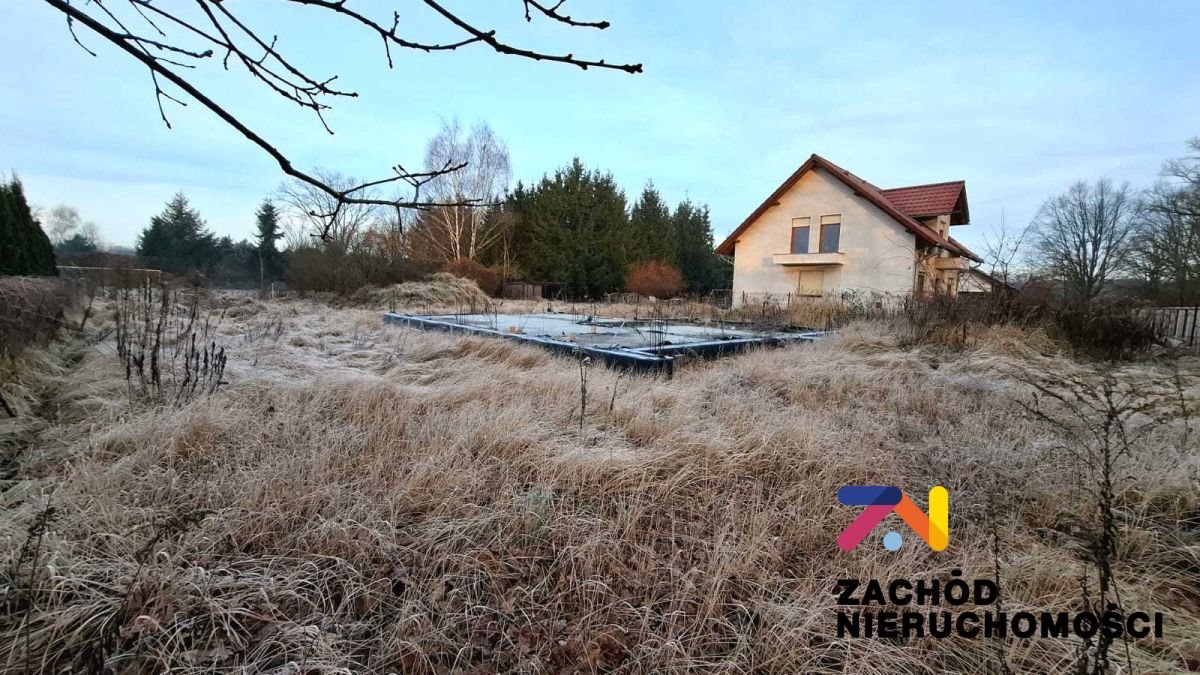 Działka budowlana 942 m² z rozpoczętą budową w Cigacicach Cigacice  942m2 Foto 1