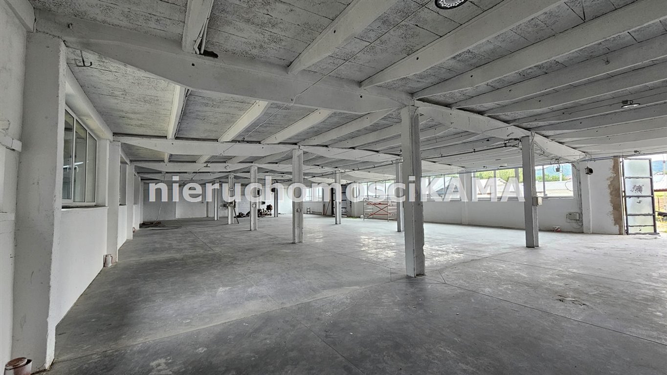 Hala 648 m² z biurem i placem w Łodygowicach: Łodygowice