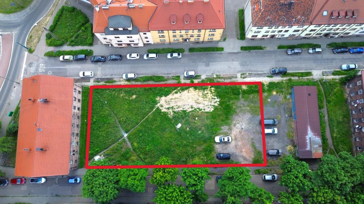 Sprzedam działkę pod garaże i zabudowę wielorodzinną w Zabrzu Zabrze, Biskupice, Melchiora Mrozka  1 351m2 Foto 1