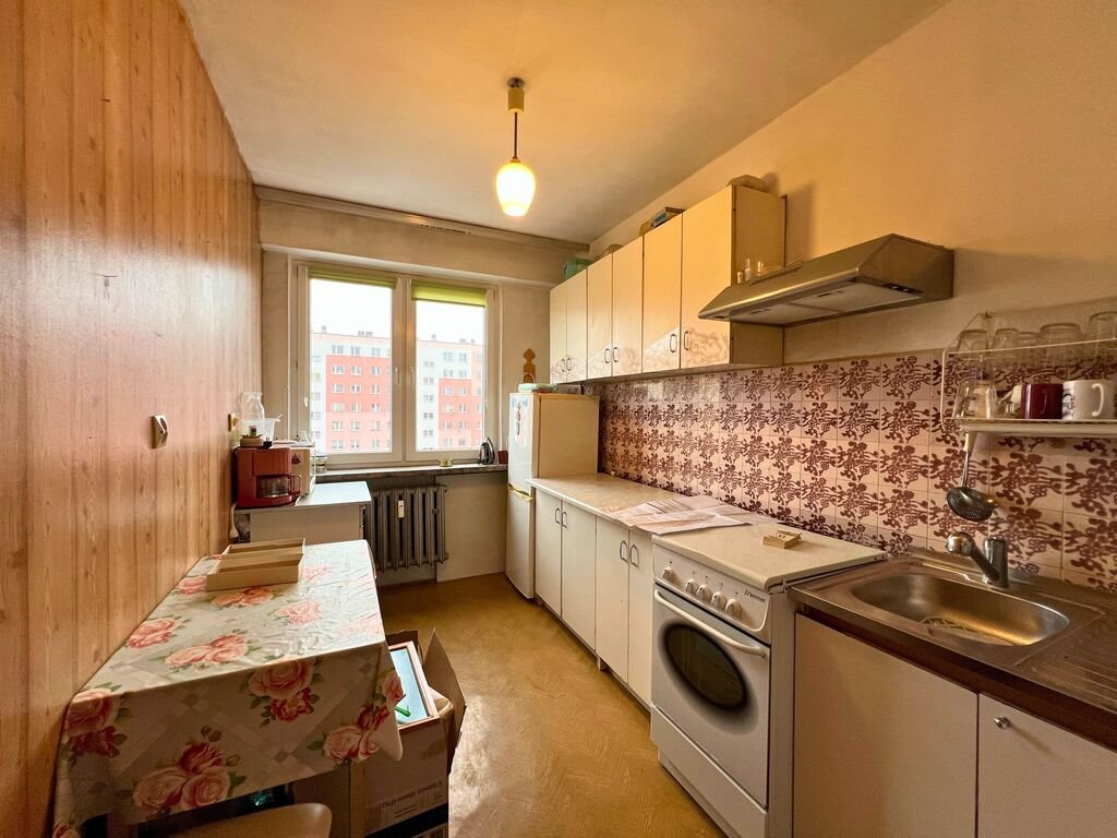Sprzedam 4-pokojowe mieszkanie do remontu z balkonem i piwnicą Rzeszów, Nowe Miasto  68m2 Foto 1