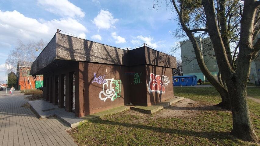 Lokal usługowo-handlowy 55 m2 w Piasecznie, wymaga remontu Piaseczno, Piaseczno  55m2 Foto 1