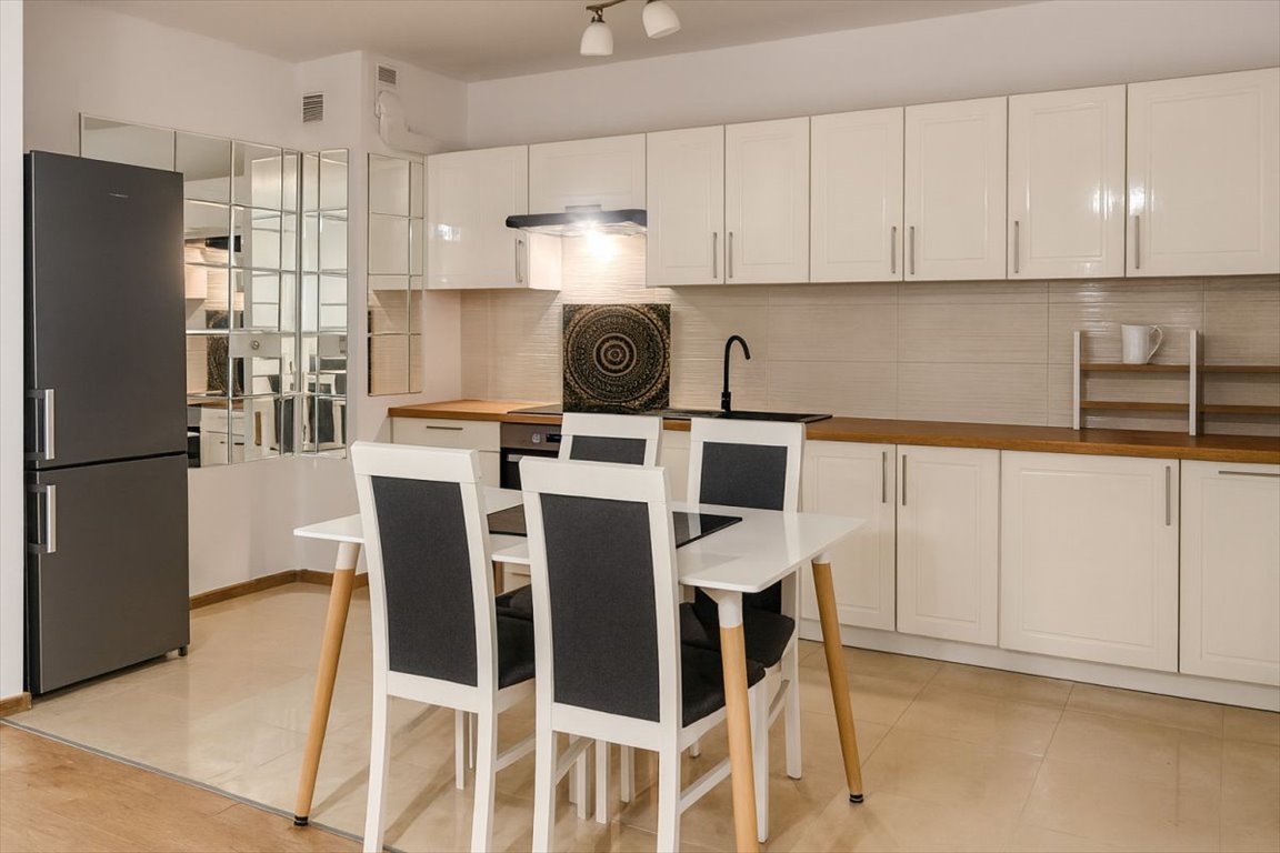 Mieszkanie trzypokojowe na wynajem Ustrzyki Dolne, Dworcowa  66m2 Foto 1