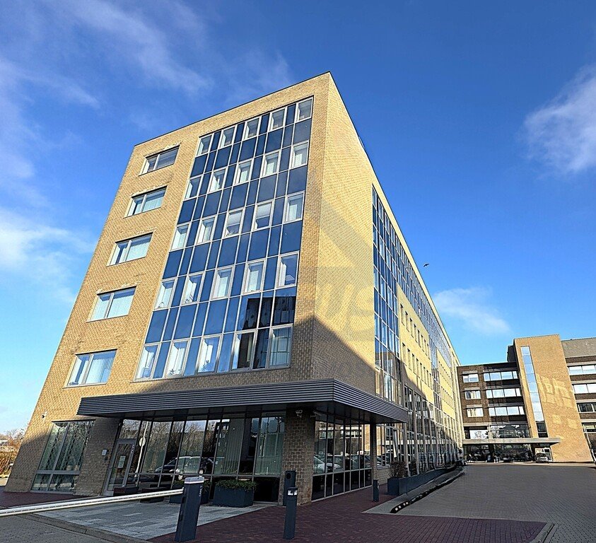 Nowoczesny kompleks biurowy 353 m² z parkingiem i udogodnieniami Warszawa, Włochy  353m2 Foto 1