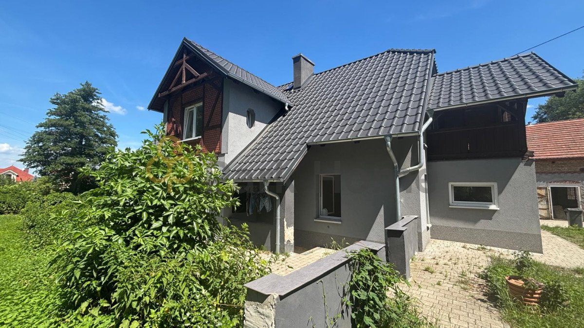 Sprzedam przestronny poniemiecki dom z 2 mieszkaniami i stodołą Kożuchów, Żagańska  134m2 Foto 1