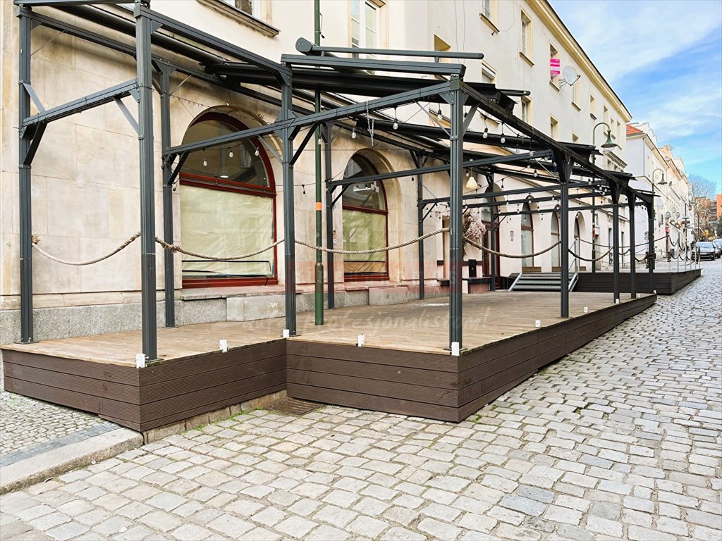 Lokal gastronomiczny z ogródkiem i witrynami w centrum Opola. Opole, Rynek  214m2 Foto 1