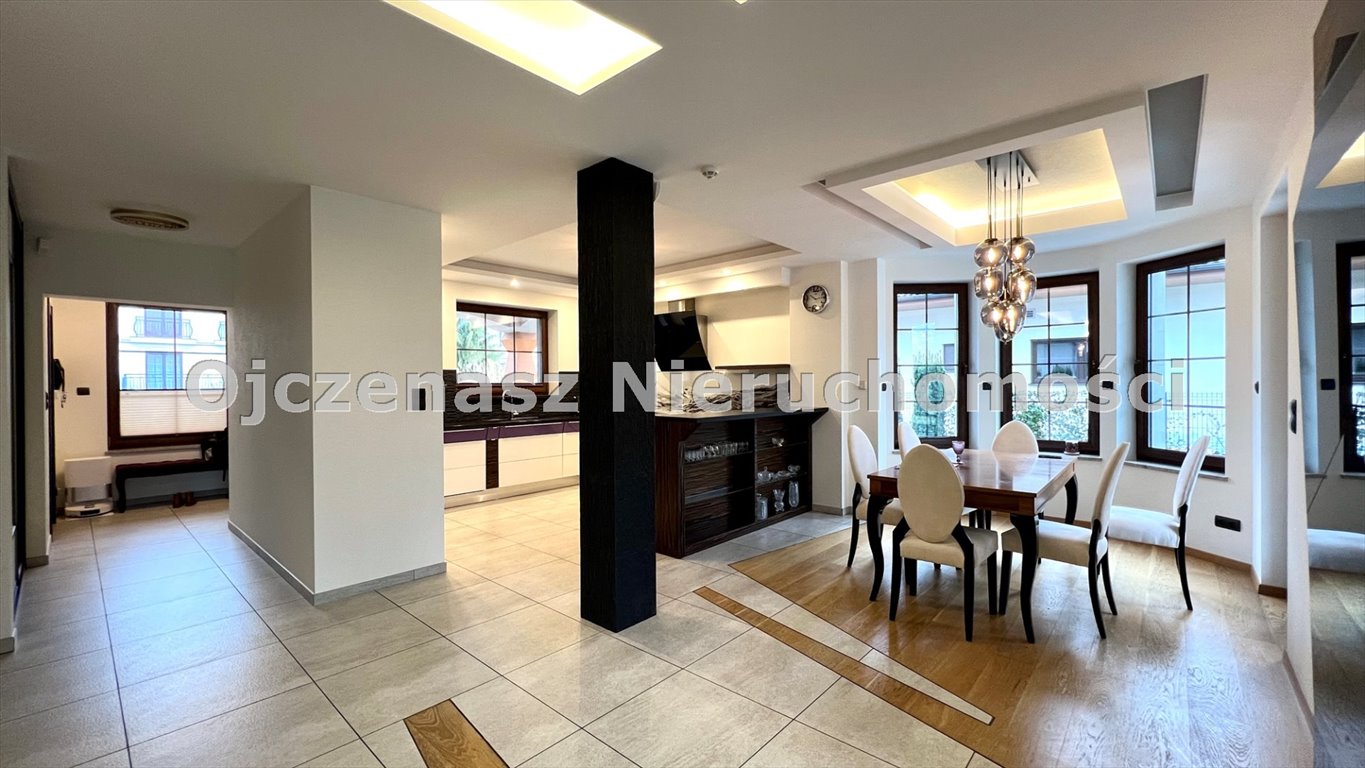 Nowoczesny dom 249 m² z designerskim wykończeniem i fotowoltaiką Niemcz  249m2 Foto 1