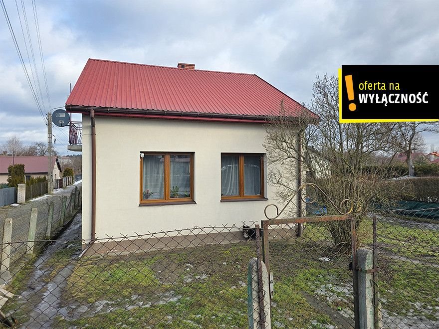 Mały dom z ogródkiem w Ostrowcu – idealny dla ceniących prywatność Ostrowiec Świętokrzyski, Kolejowa  75m2 Foto 1