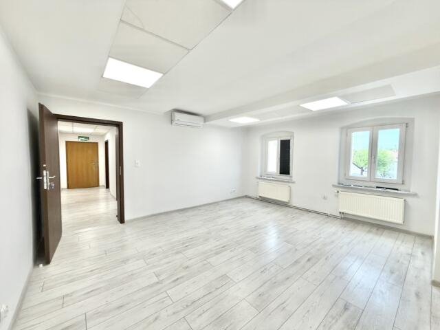 Nowoczesny lokal biurowy 107 m2 z klimatyzacją i światłowodem Opole  107m2 Foto 1