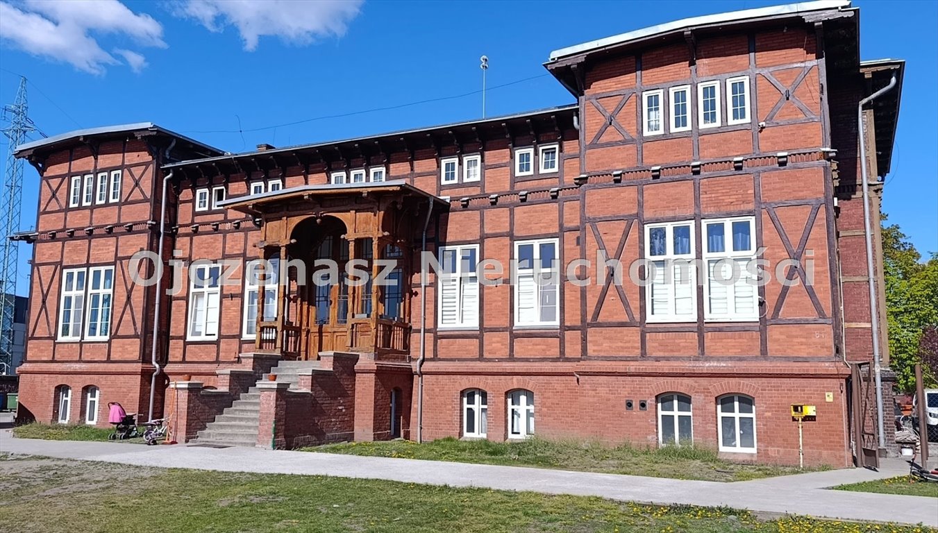 Inwestycyjny potencjał w Bydgoszczy – budynek 1060 m² z działką Bydgoszcz, Osiedle Leśne  1 060m2 Foto 1