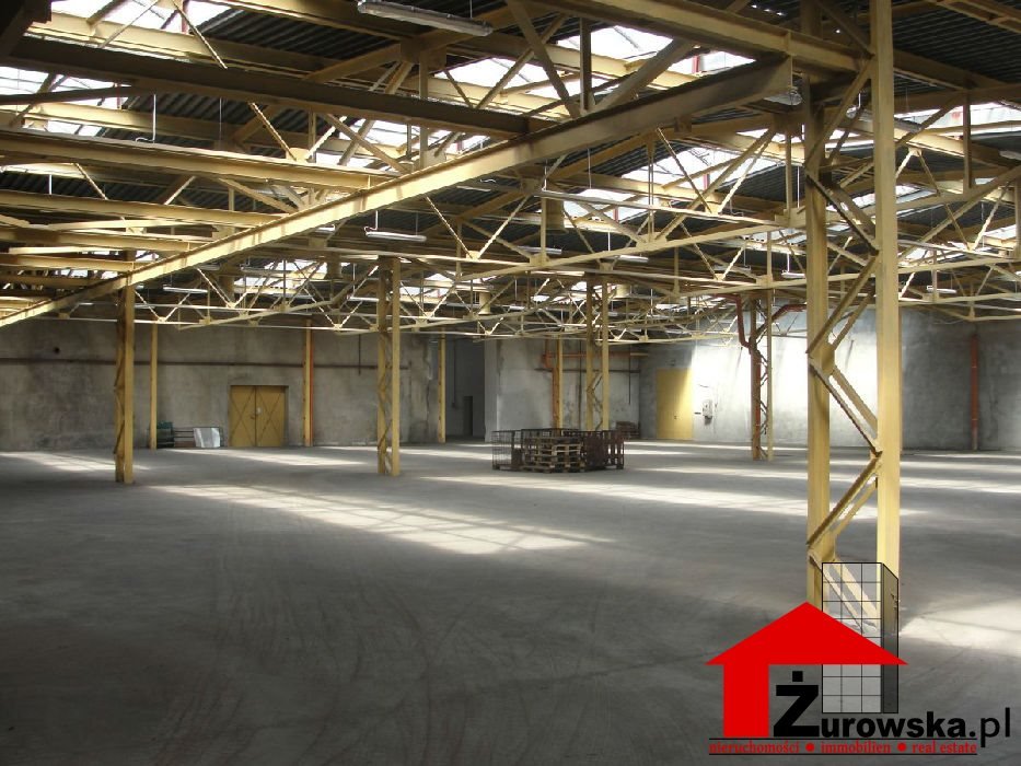 Hala magazynowa 2000 m² z biurami, rampą i media Myszków  2 000m2 Foto 1