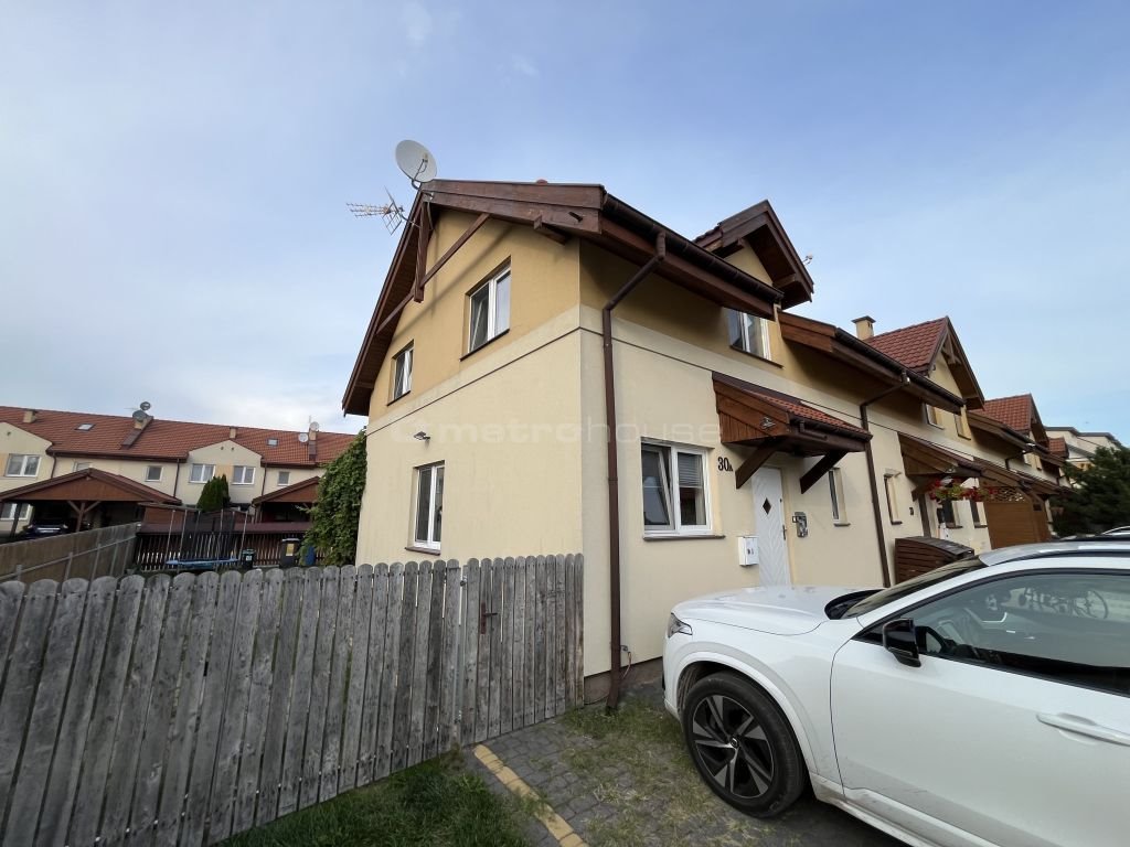 Dom narożny 91 m² z pełnym wyposażeniem - bezczynszowy: Góra Kalwaria: Jaśminowa