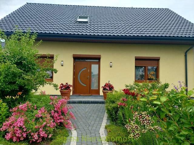 Solidny dom 128 m2 z dużą działką i garażem Piątek  128m2 Foto 1
