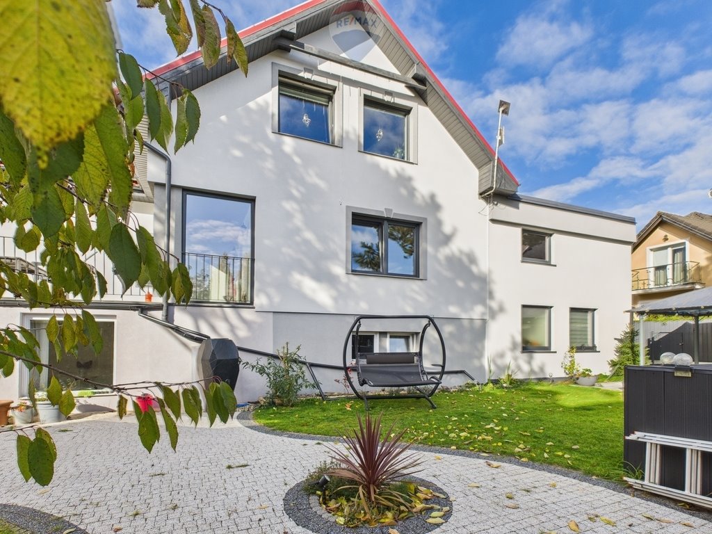 Dom z 4 niezależnymi mieszkaniami, basenem i garażami Chwaszczyno, Abrahama  414m2 Foto 1