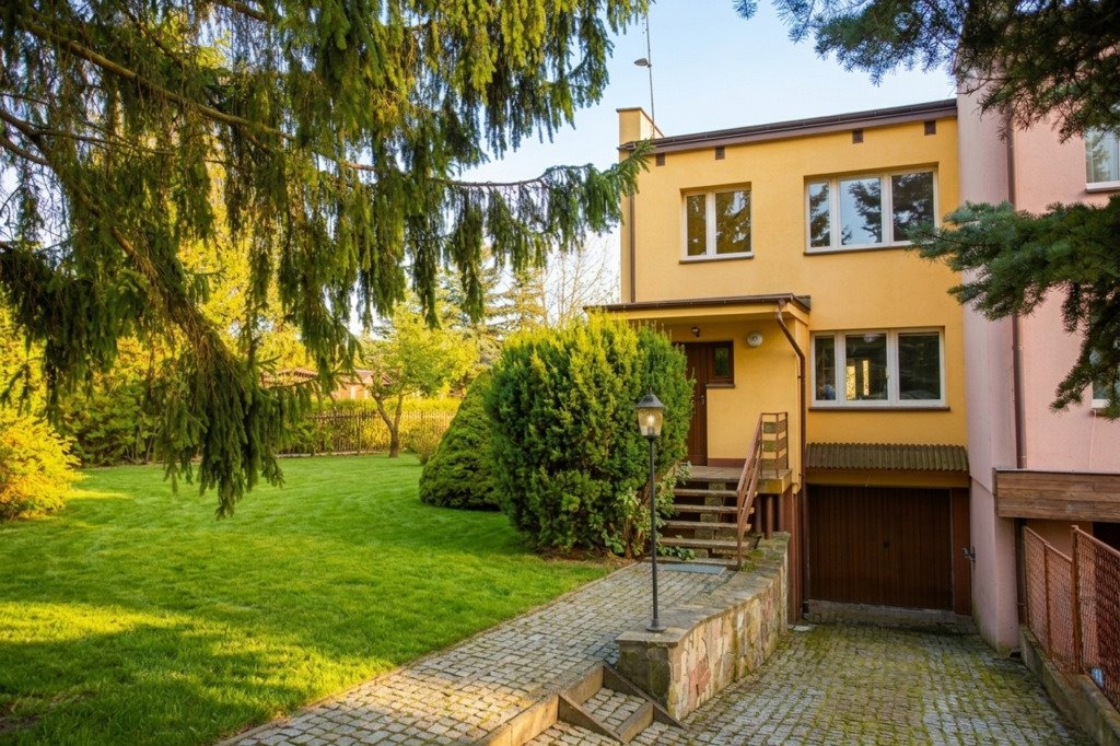 Skrajna szeregówka z dużą działką i garażem w Kielcach Kielce, Alabastrowa  110m2 Foto 1