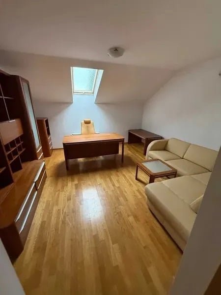 Przestronny dom z 10 pokojami, fotowoltaiką i garażem Teresin, Teresin  320m2 Foto 1