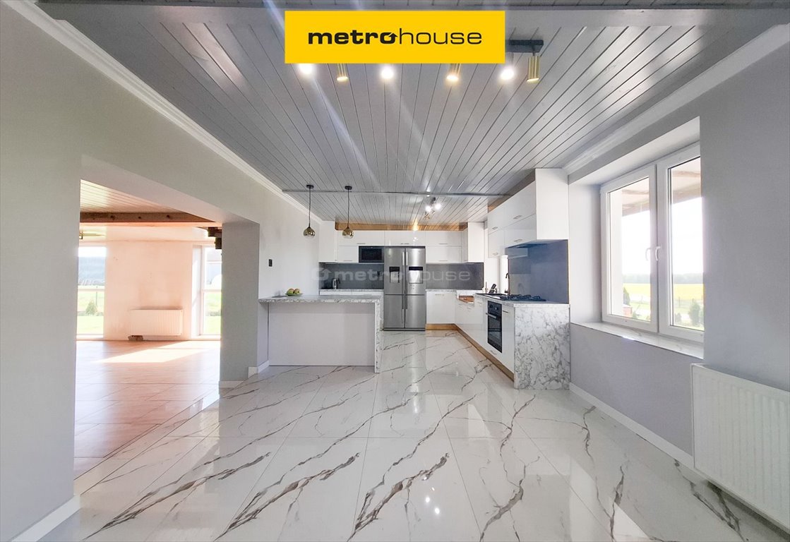 Przestronny dom z dużą działką i garażem w Dąbrówce Dąbrówka  385m2 Foto 1