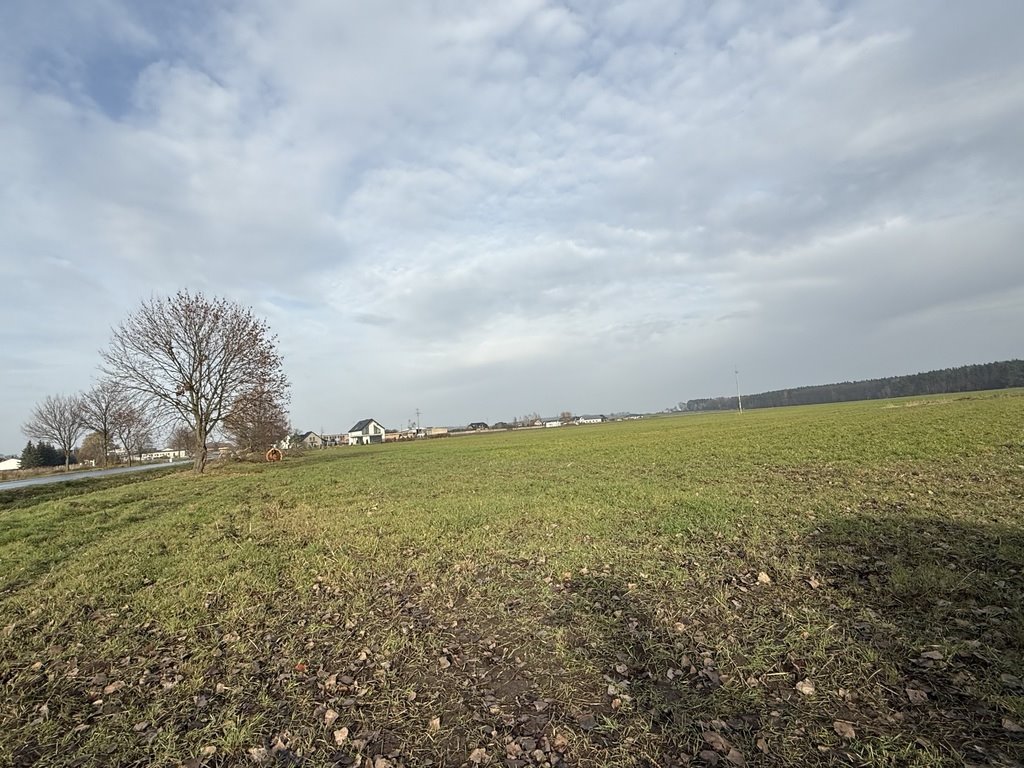 Do sprzedania działka 21 102 m² z mediami w spokojnej okolicy Miejsce  21 024m2 Foto 1
