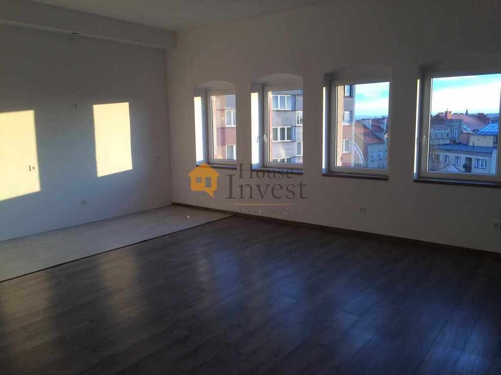 Polecam przestronne 94 m² mieszkanie z widokiem na centrum Legnicy Legnica, pl. Katedralny  94m2 Foto 1