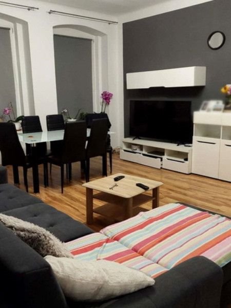 Przestronne 3-pokojowe mieszkanie w kamienicy z ogrodem i parkingiem Jelenia Góra  80m2 Foto 1