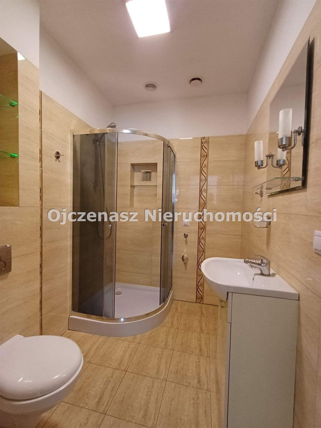 Przestronny dom 80 m² z ogrodem, parkingiem i nowym wykończeniem Białe Błota  80m2 Foto 1