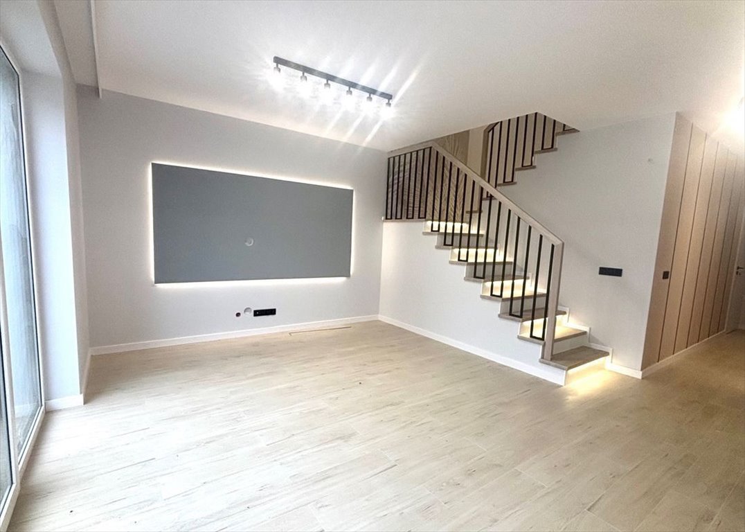 Nowoczesny dom z garażem, 121 m2, gotowy do zamieszkania Władysławów, Zielona  121m2 Foto 1
