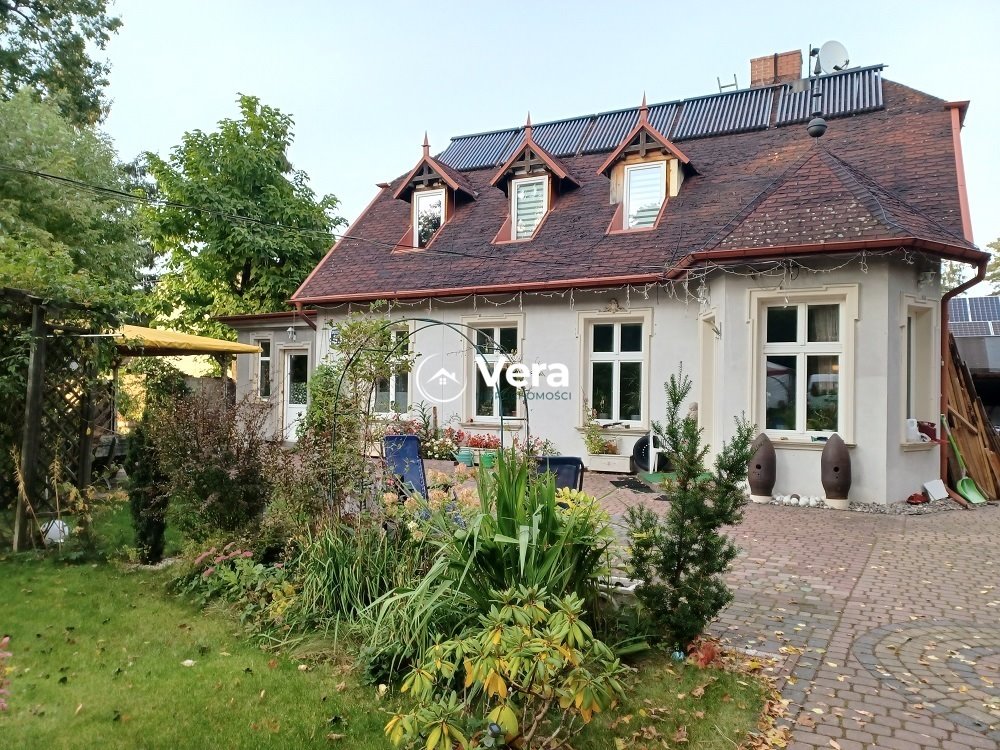 Urokliwa willa "Bogdanówka" z 1910 r., 260 m2, ogrzewanie solarne Brwinów  260m2 Foto 1