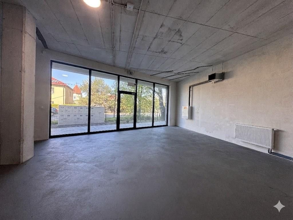 Na wynajem nowoczesny lokal 80 m² z witrynami w Rzeszowie Rzeszów, gen. Mariana Langiewicza  80m2 Foto 1