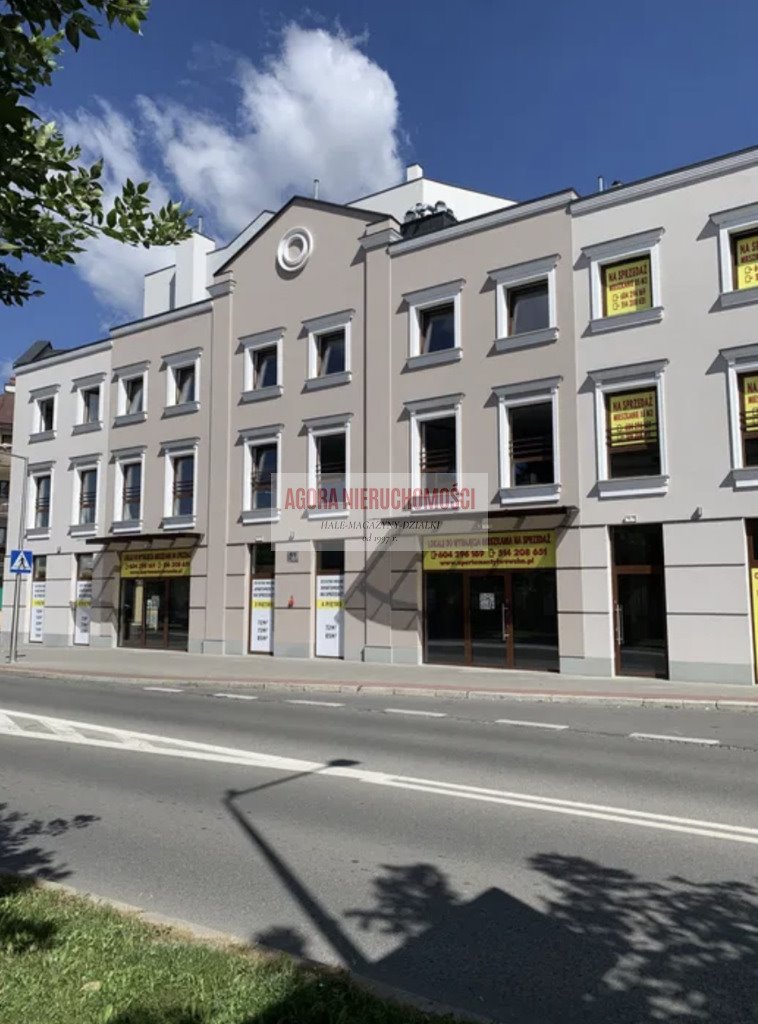Nowoczesny lokal usługowy 147 m2 z witrynami i możliwością aranżacji Nowy Sącz, Lwowska 59  147m2 Foto 1