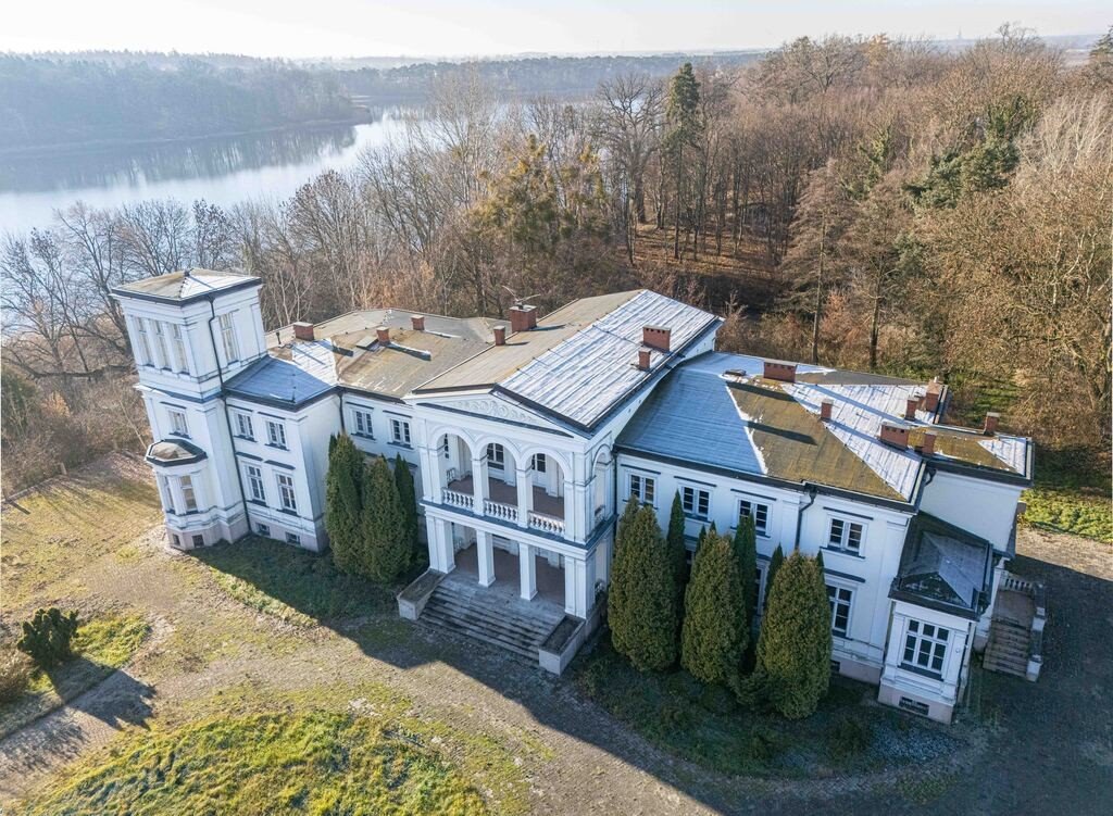 Zabytkowy pałac nad jeziorem 1604 m², 4 ha, polecam Lubstów, Jeziorna  1 604m2 Foto 1