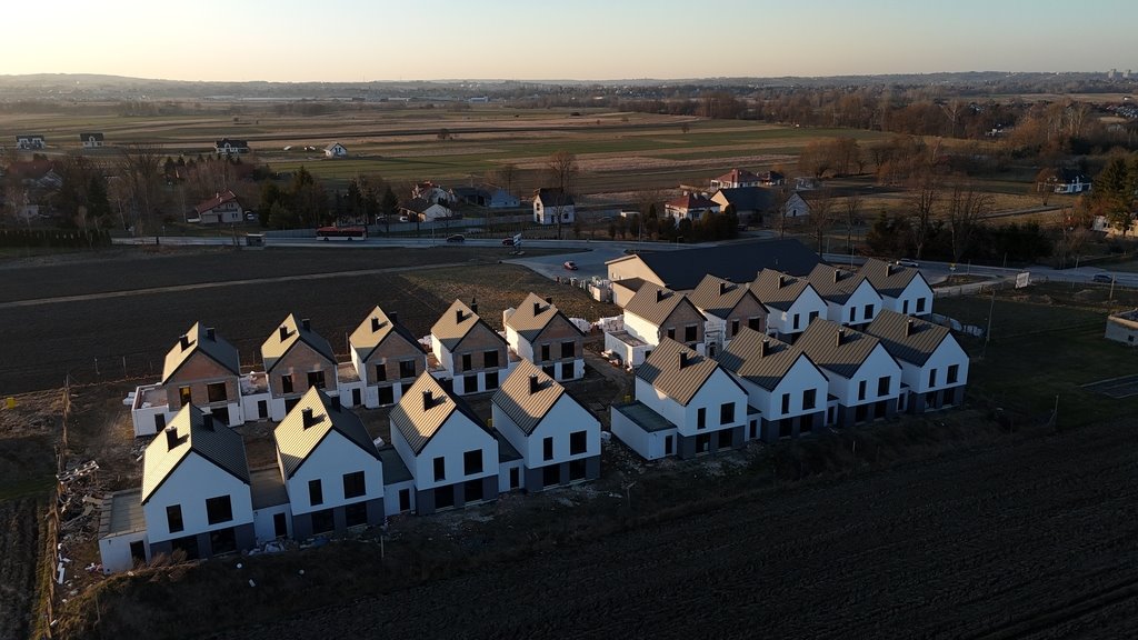 Nowoczesny dom 125m2 z garażem, ogrzewaniem podłogowym i tarasem Rzeszów, Budziwojska  125m2 Foto 1